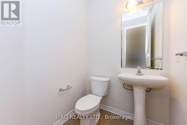 Building Photo - 525 LANGHOLM St
