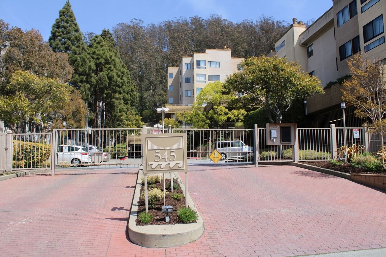 Foto principal - PENDING 545 Pierce St. #1105 Albany, CA 94706