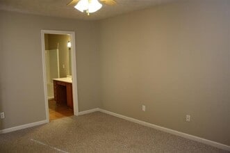 Building Photo - CUTE 3 BEDROOM IN COLONY PINES