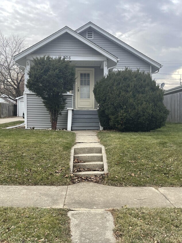 206 S Gretta Ave, Waukegan, IL 60085 House Rental in Waukegan, IL