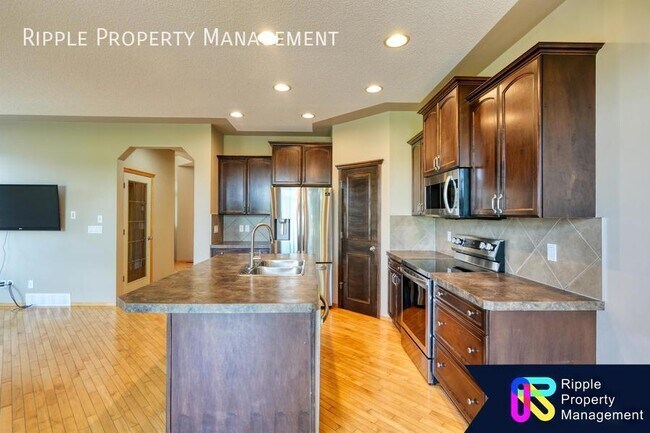 Building Photo - Modern 4 Beds, 4 Baths Single- Family | Av...