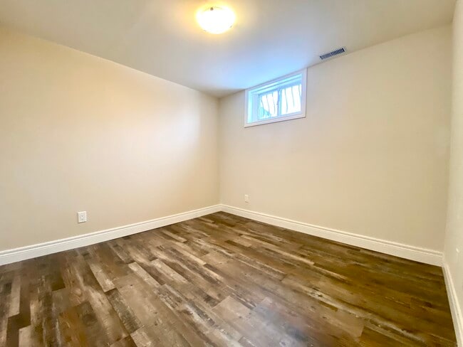 Photo du bâtiment - 254 Sanatorium Rd