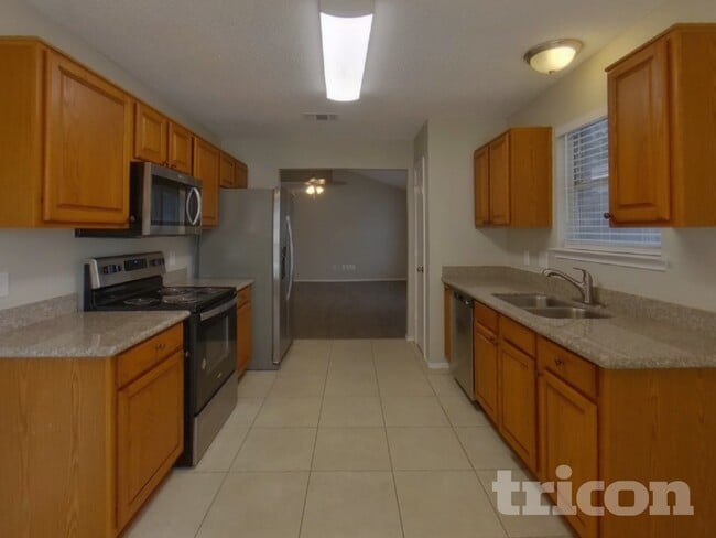 Foto del edificio - 5705 Stone Meadow Ln