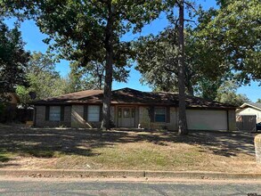 Building Photo - 4615 Edinburgh Dr Building Photo - 4615 Edinburgh Dr