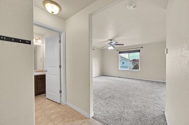 Foto del edificio - $2,100 - 4 Bed, 3.5 bath Home in Fountain with Central AC and Fenced in Yard!