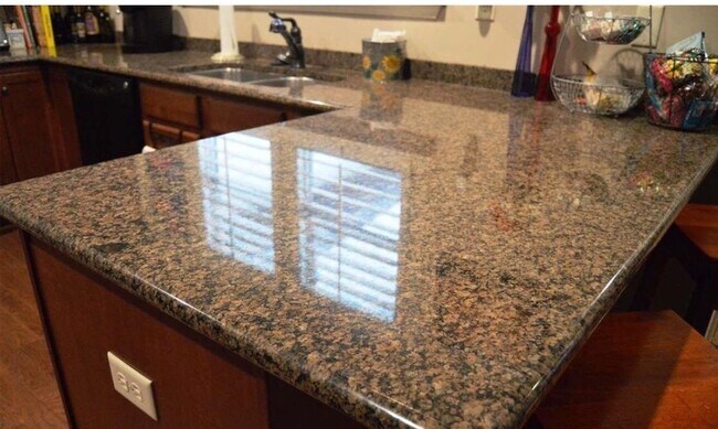 Foto del edificio - Townhome For Rent in Edenton Subdivision! ...