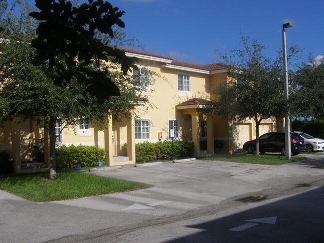 Foto del edificio - Bernford Townhouse Community Apartments