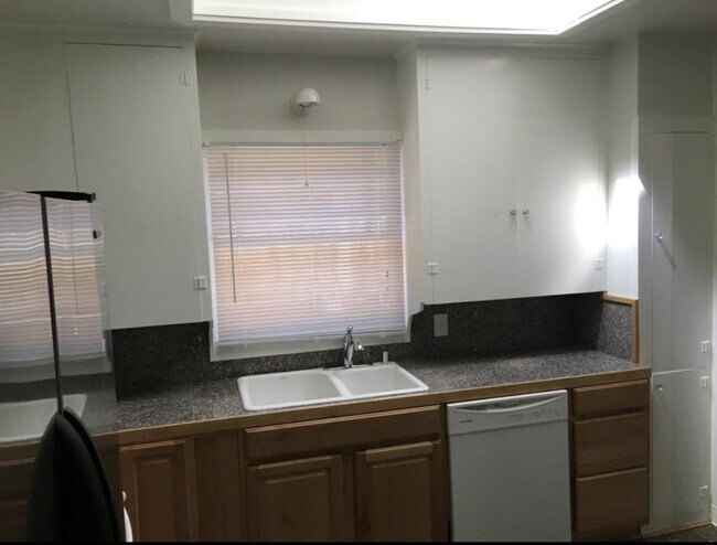 Foto del edificio - 1002 NW Lawnridge Ave