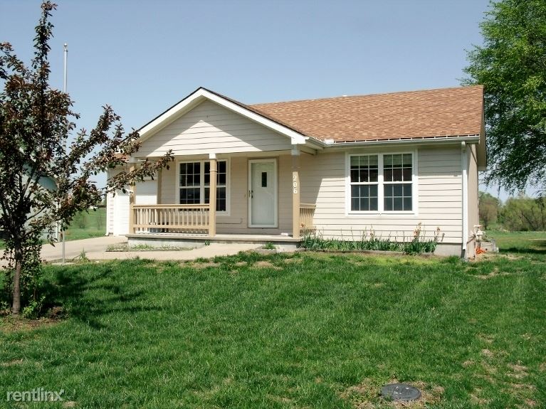 206 Navajo St, Hiawatha, KS 66434 House Rental in Hiawatha, KS