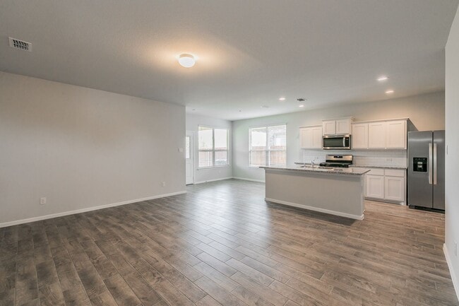 Building Photo - Stunning New 4-Bedroom Single-Story Home b...
