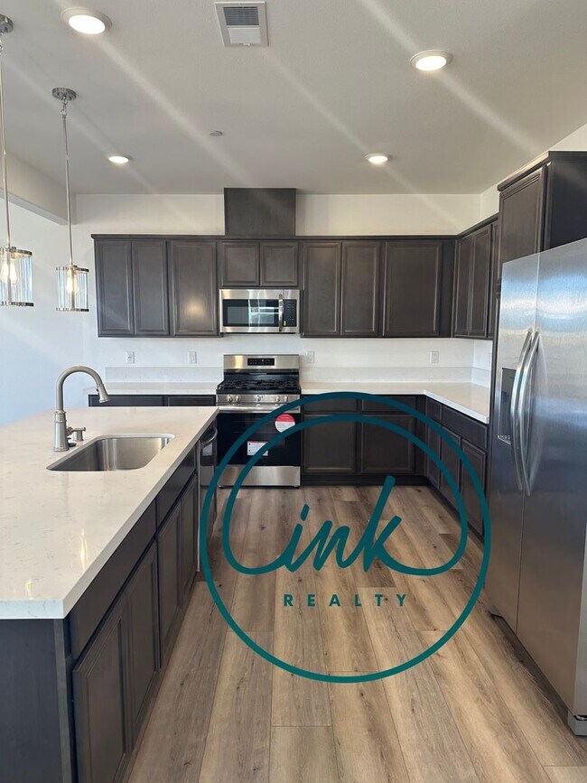 Foto del edificio - Beautiful and Modern Newly Built Townhome ...