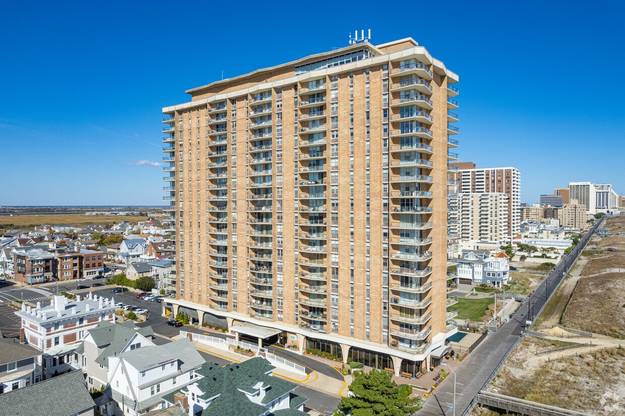 Vassar Square Condominiums Apartments in Ventnor City, NJ