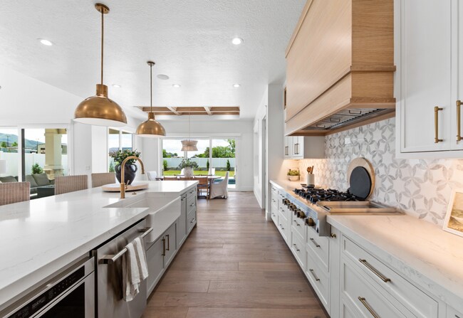 Building Photo - Beautiful Salem House - Parade of Home 2022