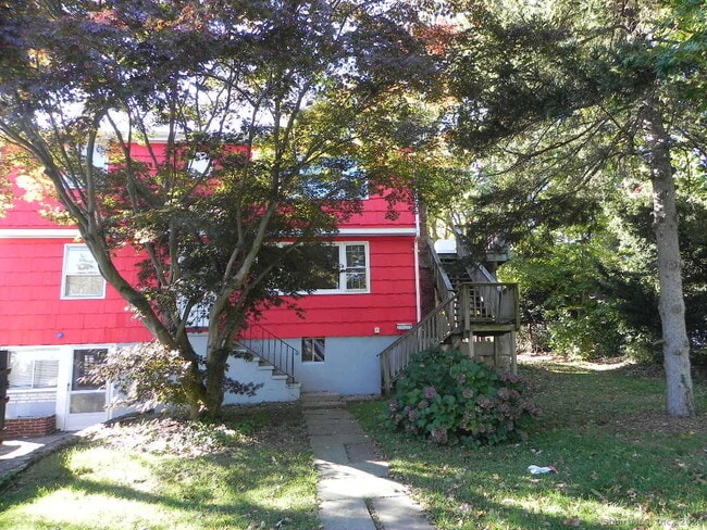 Building Photo - 32 Deerfield St