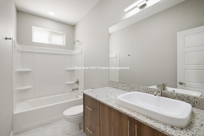 Building Photo - 3924 Las Vistas Ln