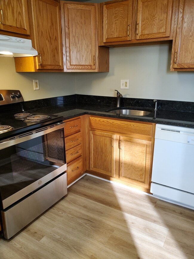 Kitchen - Astor Court Apartments