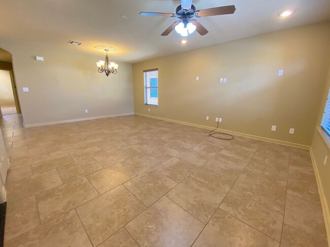 Building Photo - 5710 Saluki Dr