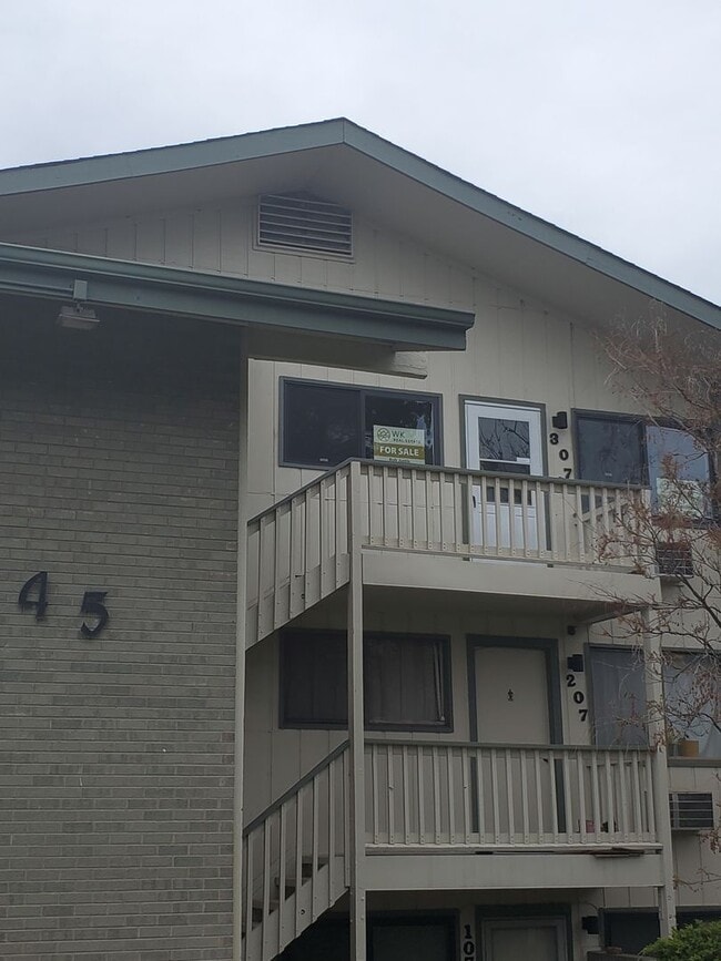 Photo - Recently Updated and Spacious 1B / 1B Available for June! House