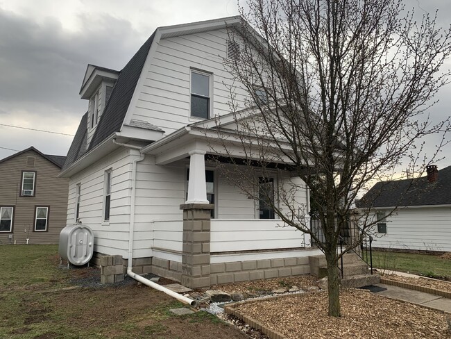 Building Photo - 482 Railroad St