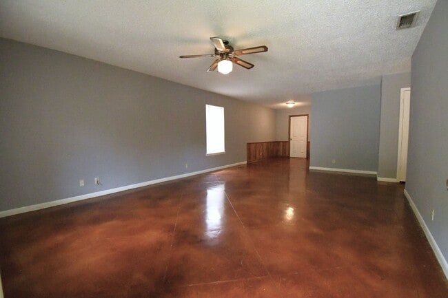 Building Photo - Charming 2 Bedroom, 1 Bath in Whitehouse ISD!