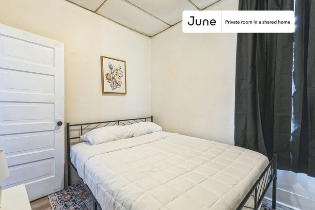 Building Photo - Room in Shared 5 bed/1 bath home