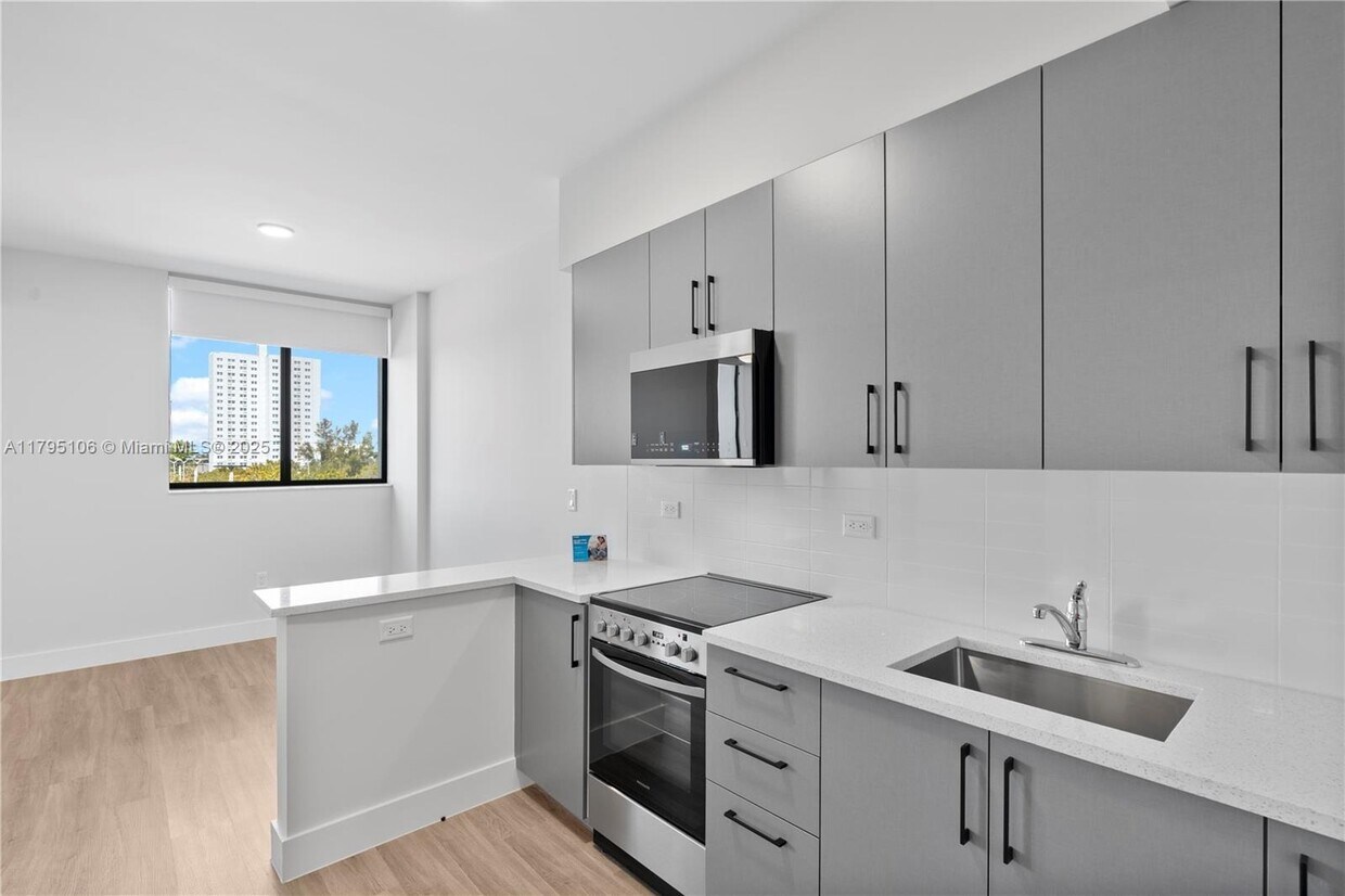 Foto principal - 1536 NW 15th Ave