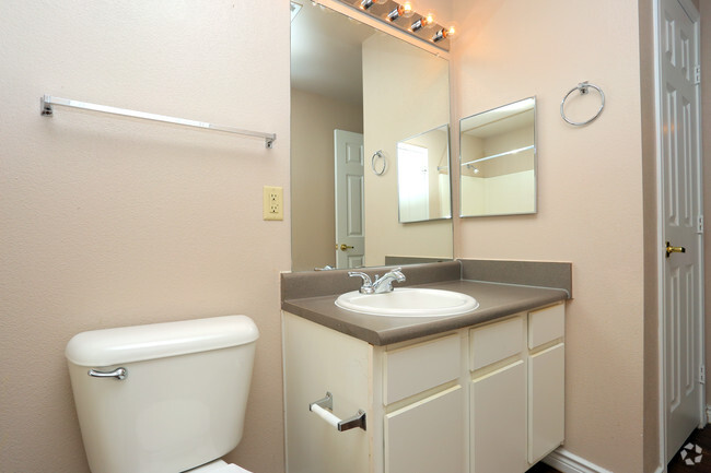 1HAB, baño - Highland Crossing Apartments