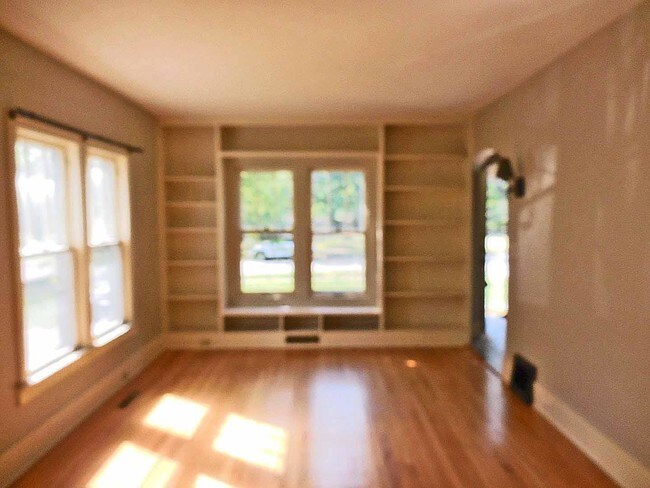 Building Photo - 809 Rose Ave