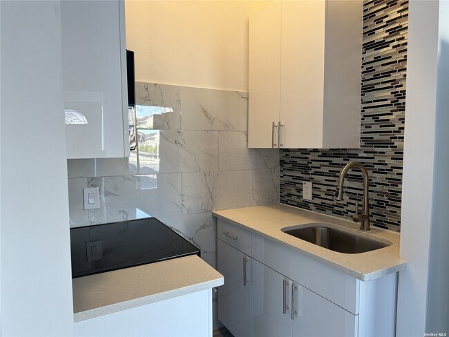 Building Photo - 9 Covert Ave