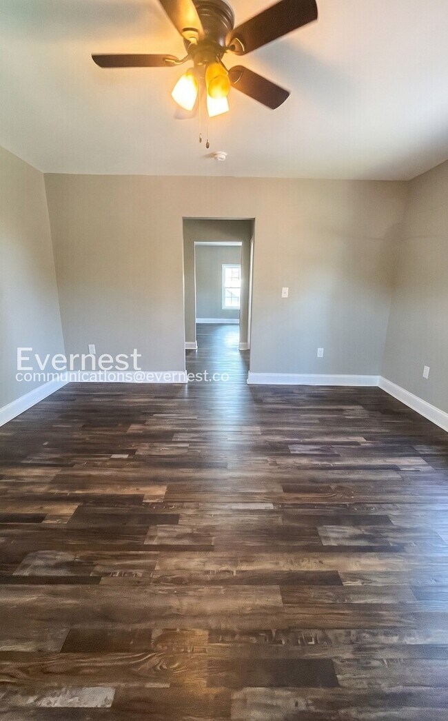 Foto del edificio - 2 Bed/1 Bath Condo with Modern Amenities / Vouchers Accepted / Available Now!