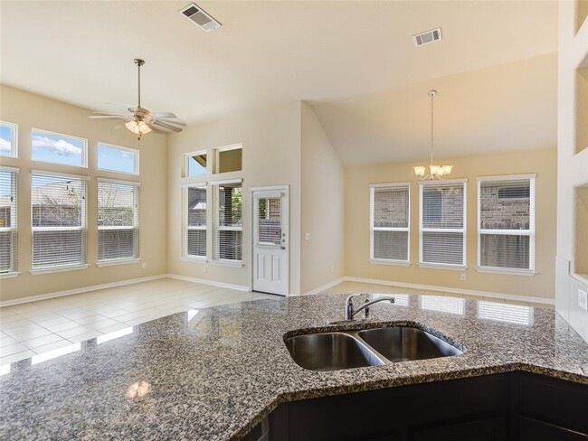Foto del edificio - 105 Salt Fork Dr