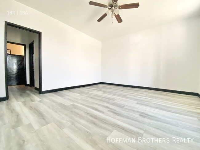 Foto del edificio - 417 W Los Feliz Rd