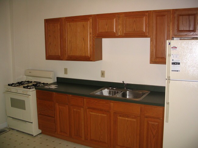 Kitchen - 417 E 9th St