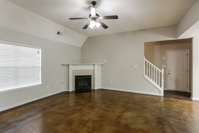 Building Photo - 3044 Magnolia Dr