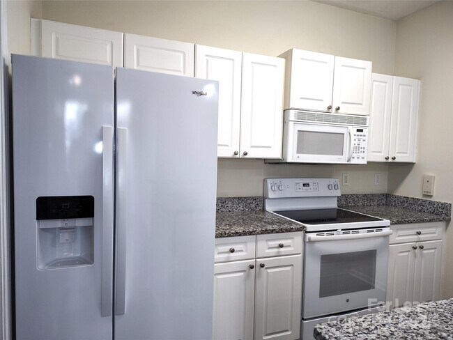 Foto del edificio - 19608 Feriba Pl