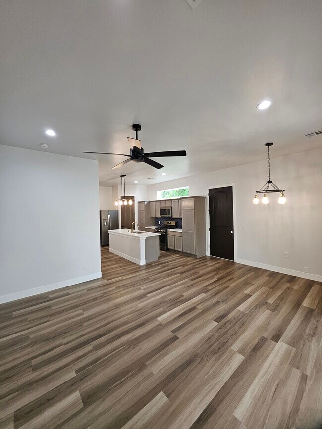 Building Photo - 1003 N Armijo St