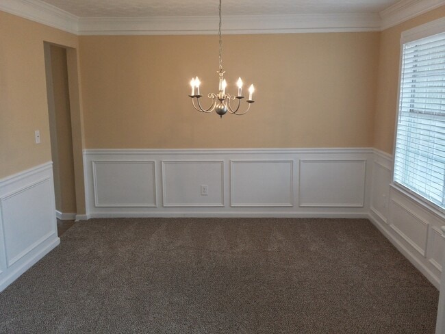 Building Photo - Impressive 4 bedroom and 3 bath home!