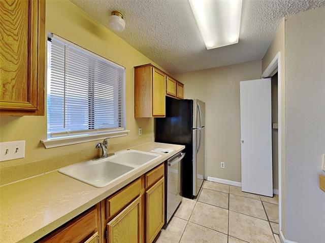 Building Photo - 5550 Spring Valley Rd