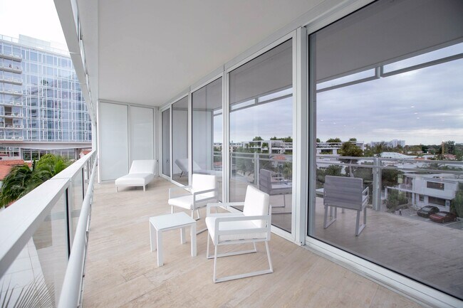 Foto del edificio - 9001 Collins Ave