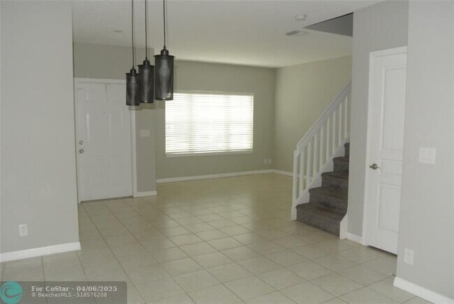 Building Photo - 6001 Red Plum Ct