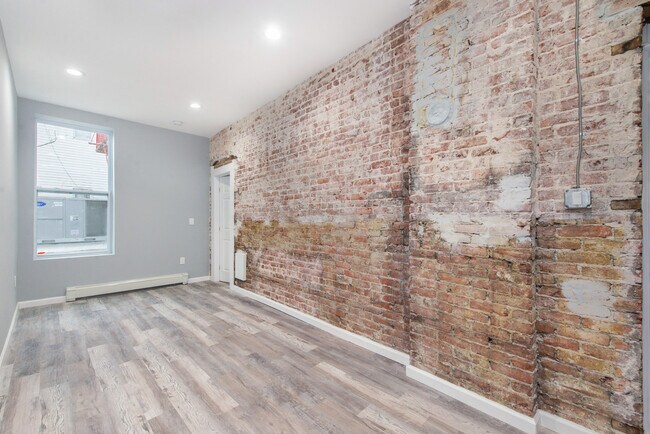 Building Photo - 831 Elizabeth Ave