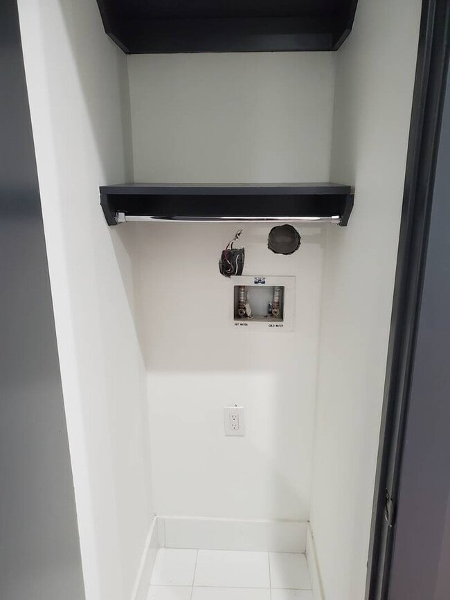 Foto del edificio - 60 Brighton 10th Ct