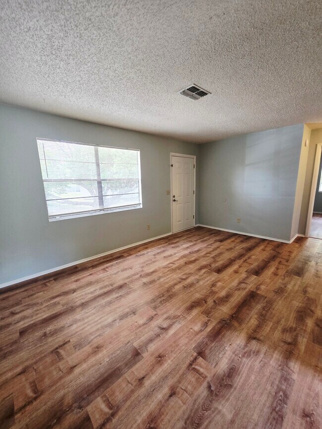 Foto del edificio - 7615 W Fern Pl