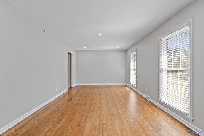 Foto del edificio - 407 Hillmont Dr NW