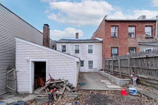 Building Photo - 824 2nd St