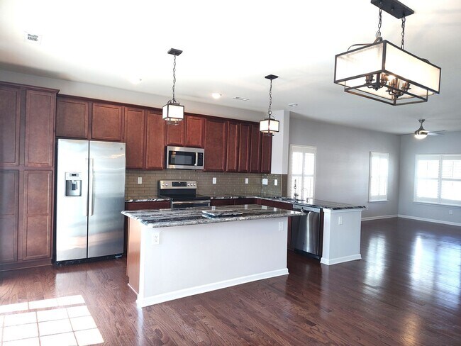 Building Photo - Charming, end-unit, townhome located in the Wrights Crossing Community!