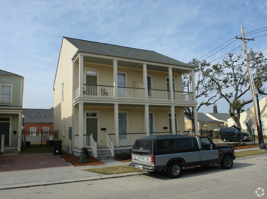 Building Photo - 760 St Mary Dr