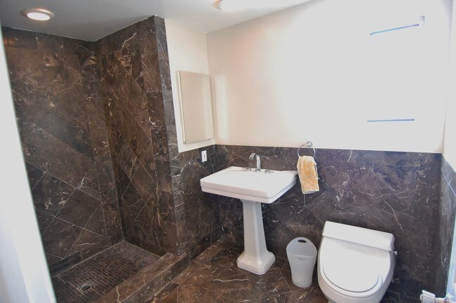 Building Photo - 116 Avenida Califia