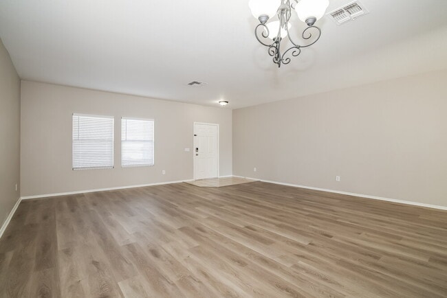 Building Photo - 2413 W Chipman Rd