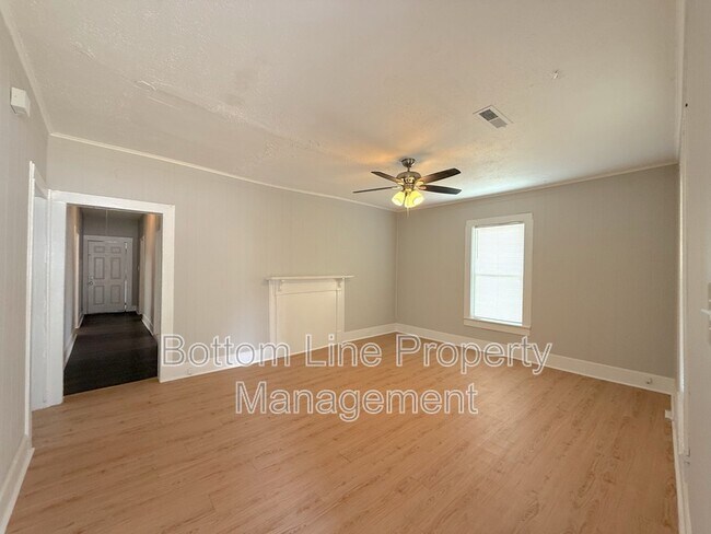 Foto del edificio - 863 Old Charlotte Rd SW